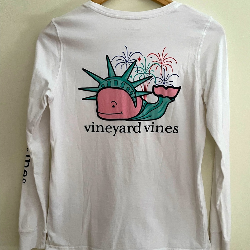 Vineyard Vines Long Sleeve T, Woman’s Size XS, great graphics
